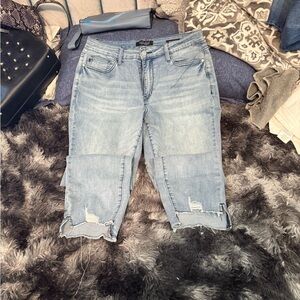 Judy Blue Light Wash Cropped Jeans